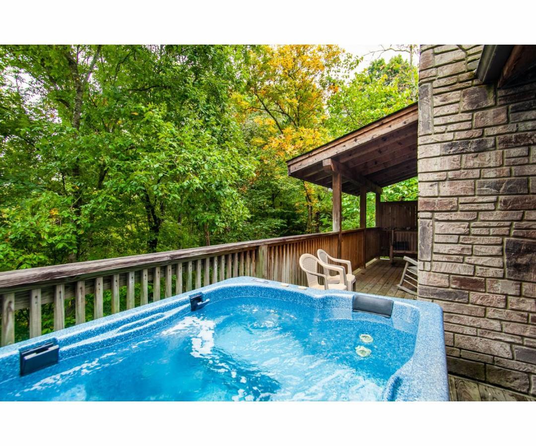 Peekaboo With Hot Tub, Pool Table, And Jacuzzi Villa Pigeon Forge Exterior photo